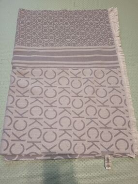 Calvin Klein Light Gray and Cream Logo Jacquard Scarf